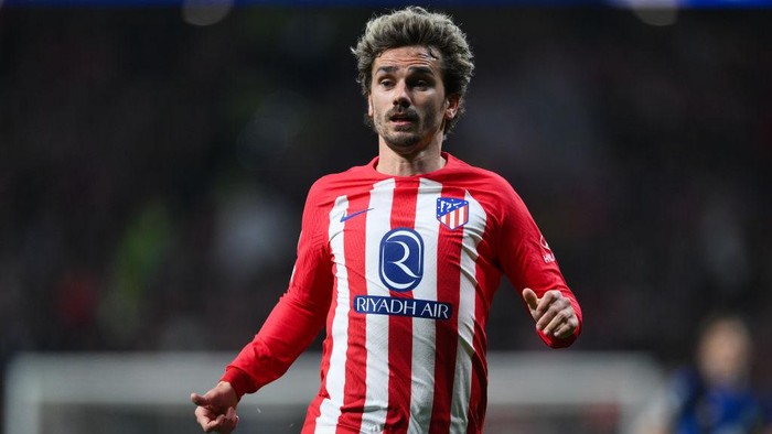 MADRID, SPAIN - MARCH 13: Antoine Griezmann of Atletico de Madrid looks on during the UEFA Champions League 2023/24 round of 16 second leg match between Atlético Madrid and FC Internazionale at Civitas Metropolitano Stadium on March 13, 2024 in Madrid, Spain. (Photo by David Ramos/Getty Images) (Photo by David Ramos/Getty Images)