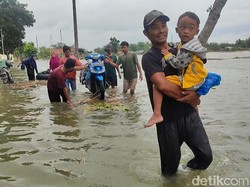 Tanggul Sungai Dombo Jebol, 100 Warga Desa Prampelan Mengungsi