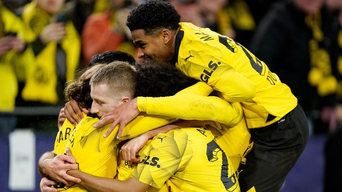 DORTMUND, GERMANY - MARCH 13: Marco Reus of Borussia Dortmund celebrates 2-0 with Marcel Sabitzer of Borussia Dortmund, Karim Adeyemi of Borussia Dortmund, Ian Maatsen of Borussia Dortmund  during the UEFA Champions League  match between Borussia Dortmund v PSV at the Signal Iduna Park on March 13, 2024 in Dortmund Germany (Photo by Marcel Bonte/Soccrates/Getty Images)