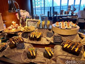 Buka Puasa Lengkap, Ada Nasi Mandi hingga Kambing Guling Enak di Sini