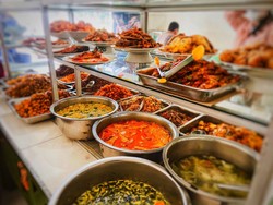 Sejarah Warteg, Warung Makan Legendaris yang Berasal dari Tegal