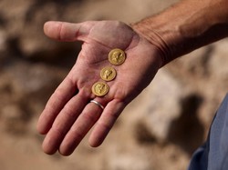 Koin Emas Romawi purwana.net Berusia Ribuan Tahun Ditemukan di UEA
