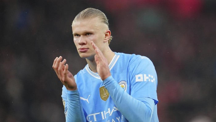 Manchester Citys Erling Haaland applauds after the English Premier League soccer match between Liverpool and Manchester City, at Anfield stadium in Liverpool, England, Sunday, March 10, 2024. The match ended 1-1. (AP Photo/Jon Super)