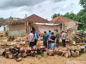 Diguyur Hujan Berjam-jam Selama 3 Hari, Rumah Warga Sumenep Rata dengan Tanah Diguyur Hujan Berjam-jam Selama 3 Hari, Rumah Warga Sumenep Rata dengan Tanah