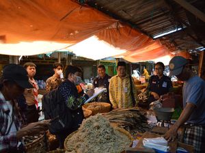 Makanan Mengandung Boraks-Pewarna Tekstil Ditemukan di Pasar Mandalika Makanan Mengandung Boraks-Pewarna Tekstil Ditemukan di Pasar Mandalika