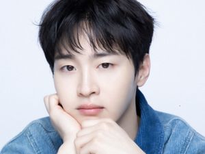 Potensi Jang Dong Yoon Kerja Bareng Sutradara Lovely Runner Potensi Jang Dong Yoon Kerja Bareng Sutradara Lovely Runner