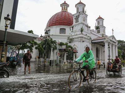 Potret Kawasan Cagar Budaya Kota Lama Semarang Terendam Banjir
