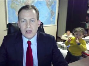Insiden Kecil Saat Wawancara Bikin Pria Ini Jadi Lebih Terkenal Insiden Kecil Saat Wawancara Bikin Pria Ini Jadi Lebih Terkenal