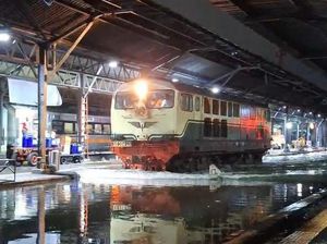 KA Pandalungan Tujuan Jember Terlambat 6 Jam Imbas Banjir Semarang KA Pandalungan Tujuan Jember Terlambat 6 Jam Imbas Banjir Semarang