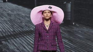10 Foto Koleksi Chanel Musim Gugur 2024, Terinspirasi Kota Deauville, Prancis