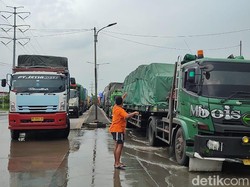 Video Jalan Pantura Semarang Macet Parah Imbas Banjir Kaligawe