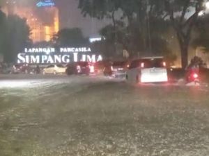 4 Perjalanan Kereta Api Dialihkan Imbas Rel Terendam Banjir di Semarang