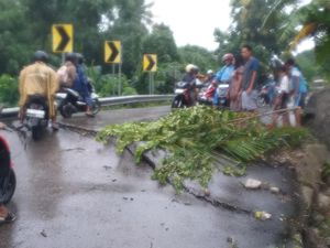 Cuaca Buruk di Kupang, Jalan Taebenu Terancam Putus