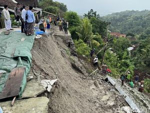 2 Tebing di Lasem Rembang Longsor Ancam Permukiman