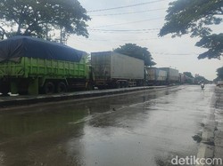 Cerita Sopir Truk Terjebak di Jalur Pantura Demak 12 Jam Imbas Banjir Semarang