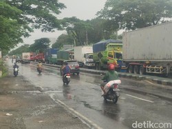 Curhat Sopir Terjebak Macet Pantura Demak Imbas Banjir: Tak Sahur-Rugi Solar