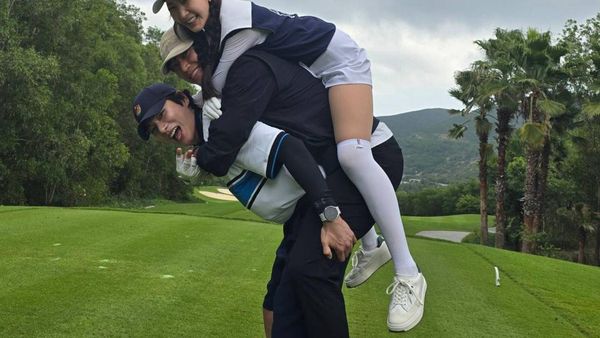 Bintang Marry My Husband Happy-happy di Vietnam!