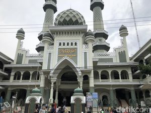 10 Masjid di Malang yang Bagikan Takjil Gratis, Cocok untuk Mahasiswa 10 Masjid di Malang yang Bagikan Takjil Gratis, Cocok untuk Mahasiswa