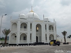 Siapa Sangka, Masjid Megah Bergaya Timur Tengah Ini Ada di SPBU Tasikmalaya