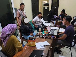 2 Wanita Kakak-Adik Pengedar Obat Terlarang Diciduk di Banyumas 2 Wanita Kakak-Adik Pengedar Obat Terlarang Diciduk di Banyumas