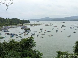 Gelombang Tinggi Paksa Ratusan Nelayan Popoh Tulungagung Tak Melaut