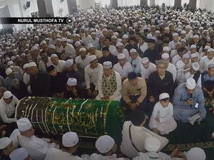 Melihat Prosesi Pemakaman Habib Hassan bin Jafar Assegaf di Depok