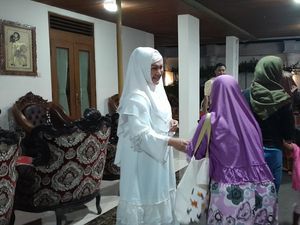 Tarling Perdana, Bupati Klaten Beri Bantuan untuk Fakir Miskin-Anak Yatim Tarling Perdana, Bupati Klaten Beri Bantuan untuk Fakir Miskin-Anak Yatim