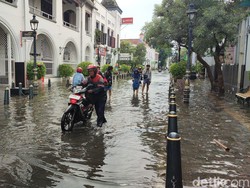 Penampakan Kawasan Kota Lama Semarang Terendam Banjir
