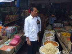 Tinjau Pasar Kawat Sumut, Jokowi Sebut Harga Beras Masih Baik