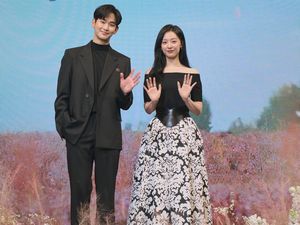 Chemistry Kim Soo Hyun-Kim Ji Won Bikin Wow Sutradara Queen of Tears