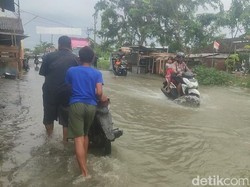 Jalan Alternatif Prampelan Demak Banjir, Motor Banyak yang Mogok