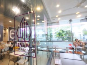 Restoran Cepat Saji Ini Jadi yang Pertama Terima Sertifikat Halal Sepanjang Masa Restoran Cepat Saji Ini Jadi yang Pertama Terima Sertifikat Halal Sepanjang Masa