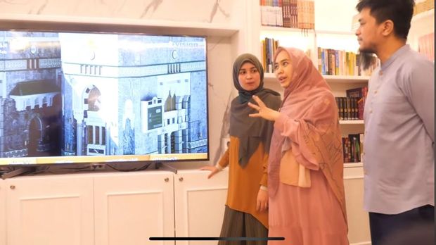 Rumah Oki Setiana Dewi