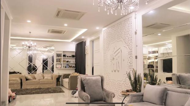 Rumah Oki Setiana Dewi