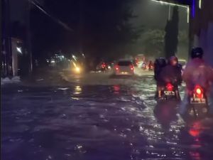Semarang Dikepung Banjir, Ganggu Jalur Pantura-Perjalanan KA
