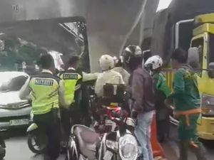 Keributan Pemotor Lawan Arah di Jaksel hingga Sekuriti Disiram Cairan Keributan Pemotor Lawan Arah di Jaksel hingga Sekuriti Disiram Cairan