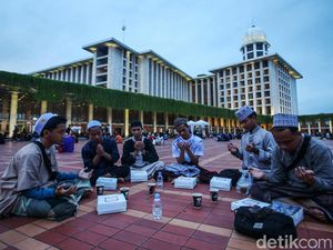 Lihat Lagi Suasana Buka Bersama Hari Ketiga Ramadan di Istiqlal
