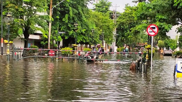 Suasana sekitar Kota Lama Semarang, dipantau dari arah perempatan Sayangan, 14 Maret 2024 pukul 08.06 WIB. (Rochmana/warga Semarang)