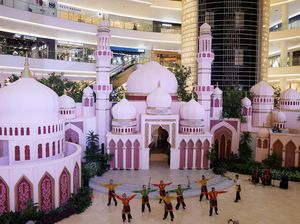 Tarian Saman dan Replika Masjid Semarakan Ramadan di Pusat Perbelanjaan Tarian Saman dan Replika Masjid Semarakan Ramadan di Pusat Perbelanjaan