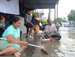 Warga Sampang Masih Waswas Meski Banjir Mulai Surut