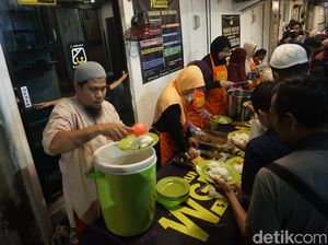 Masjid di Surabaya Ini Sediakan Takjil dan Berbagai Menu Buka Puasa Gratis Masjid di Surabaya Ini Sediakan Takjil dan Berbagai Menu Buka Puasa Gratis