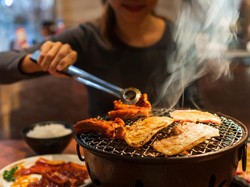 Punya GERD Tapi FOMO Bukber di AYCE? Ini Saran Dokter Pencernaan