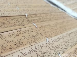 Melihat Uniknya Al-Quran dari Daun Kurma di Wonosobo