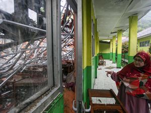 Atap Sekolah di Ciampea Bogor Ambruk, 7 Siswa Terluka