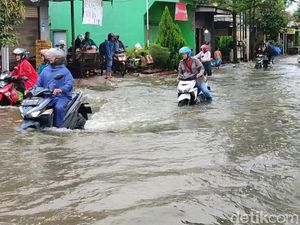 2 Hari Jalan Alternatif Prampelan Demak Kebanjiran