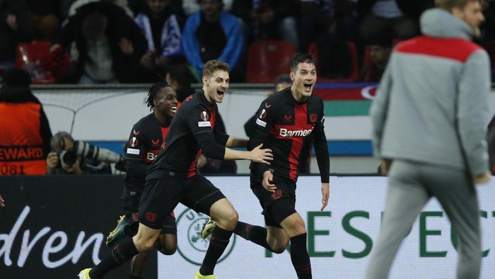 LEVERKUSEN - (l-r) Josip Stanisic of Bayer 04 Leverkusen, Patrik Schick of Bayer 04 Leverkusen celebrate the 3-2 during the UEFA Europa league round of 16 match between Bayer 04 Leverkusen and FK Qarabag at De Bay Arena on March 14, 2024 in Leverkusen, Germany . ANP | Hollandse Hoogte | Bart Stoutjesdijk (Photo by ANP via Getty Images)