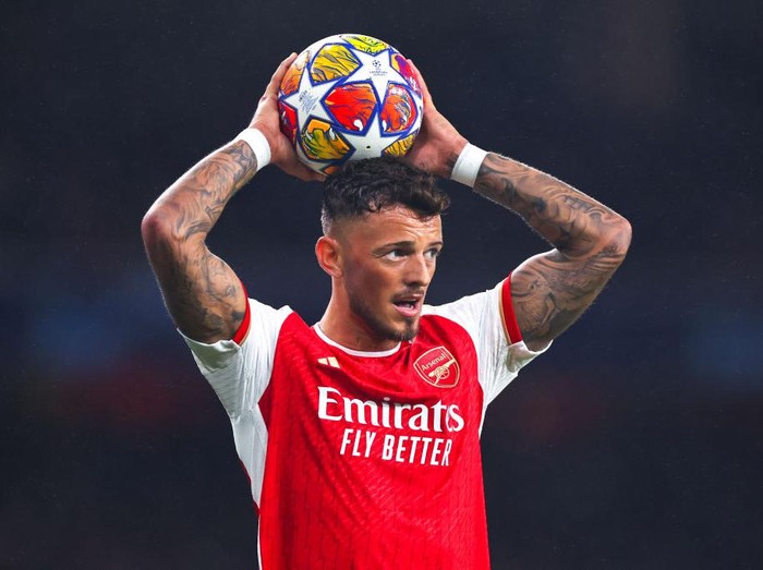 LONDON, ENGLAND - MARCH 12: Ben White of Arsenal during the UEFA Champions League 2023/24 round of 16 second leg match between Arsenal FC and FC Porto at Emirates Stadium on March 12, 2024 in London, England.(Photo by Robbie Jay Barratt - AMA/Getty Images)