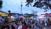 Ngabuburit di Bazar Ramadan Masjid Al Akbar Surabaya