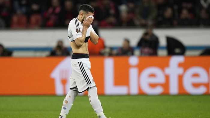 Qarabag's Elvin Cafarguliyev leaves the field after receiving a red card during the Europa League round of sixteen, second leg, soccer match between Bayer Leverkusen and Qarabag FK at the BayArena in Leverkusen, Germany, Thursday, March 14, 2024. (AP Photo/Martin Meissner)