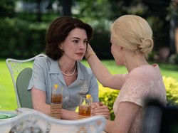 Anne Hathaway & Jessica Chastain Berduet di Film Mothers Instinct